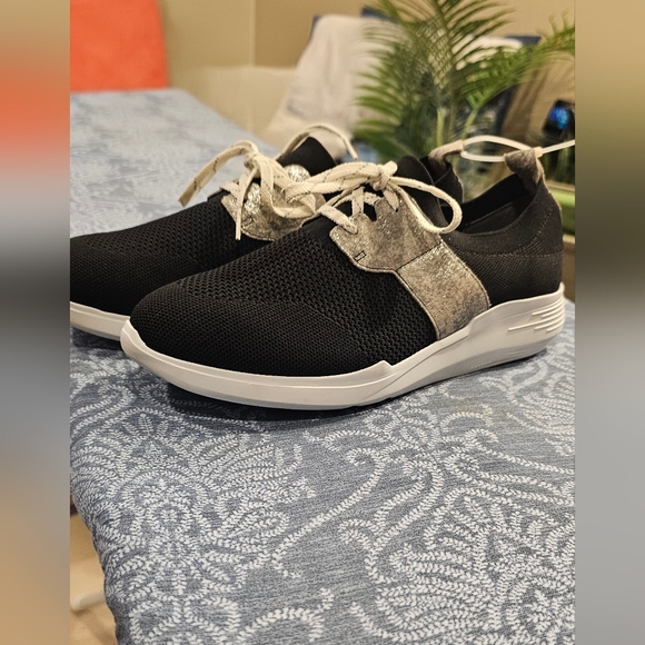 Munro Sandi Sneaker Slip On Black Knit Cloud Gray NWT - Picture 2 of 7